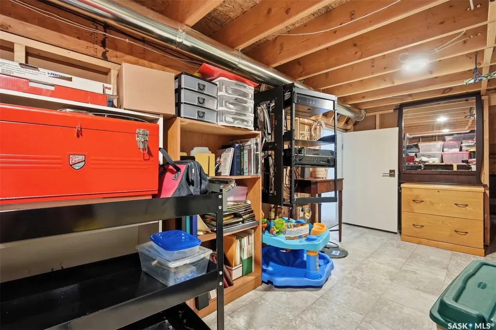 154 Flegel Court Saskatoon SK S7V 0B9