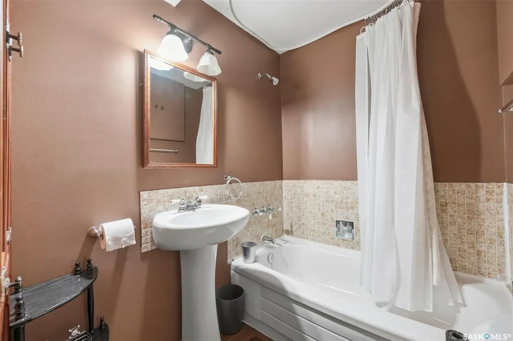 2145 37th Street W Saskatoon SK S7L 4E6