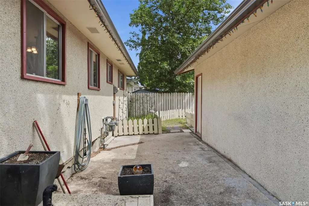2145 37th Street W Saskatoon SK S7L 4E6
