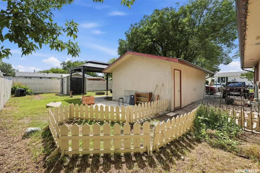 2145 37th Street W Saskatoon SK S7L 4E6