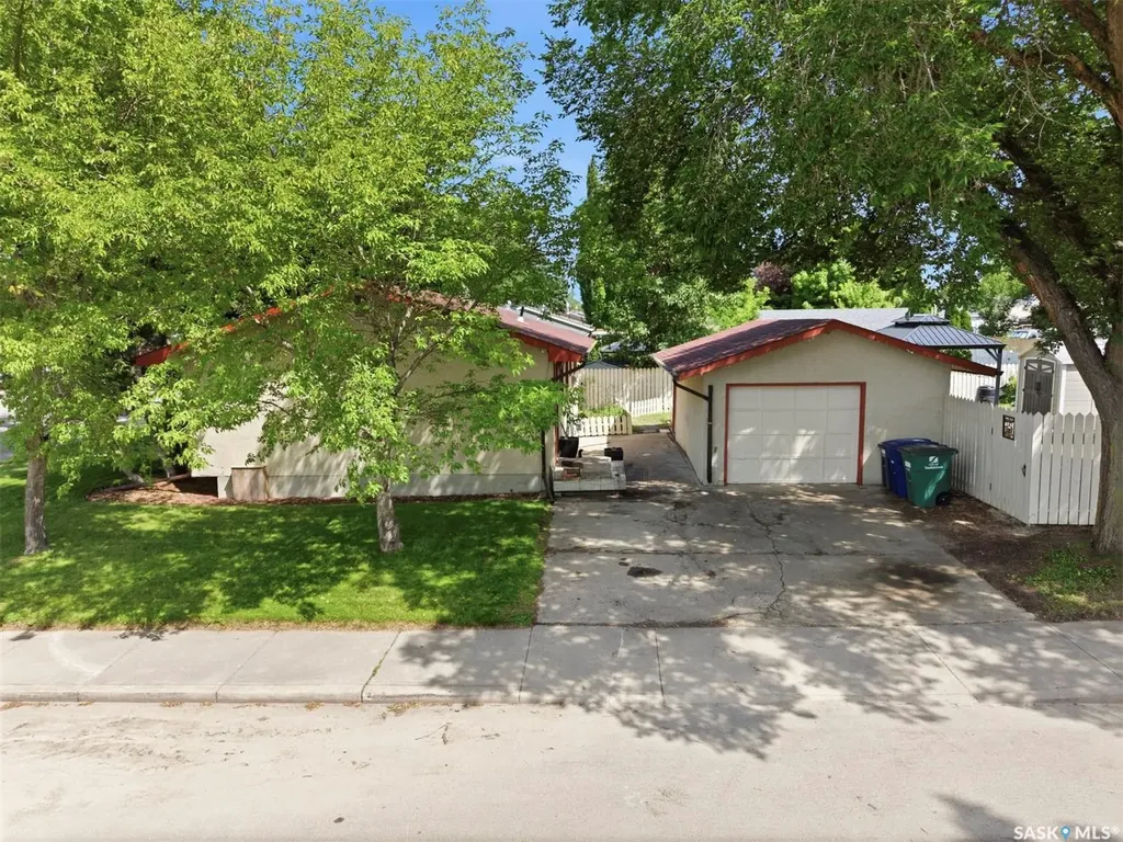 2145 37th Street W Saskatoon SK S7L 4E6