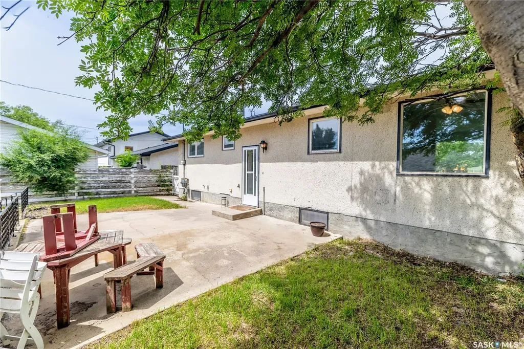 1415 Caribou Street W Moose Jaw SK S6H 7M4