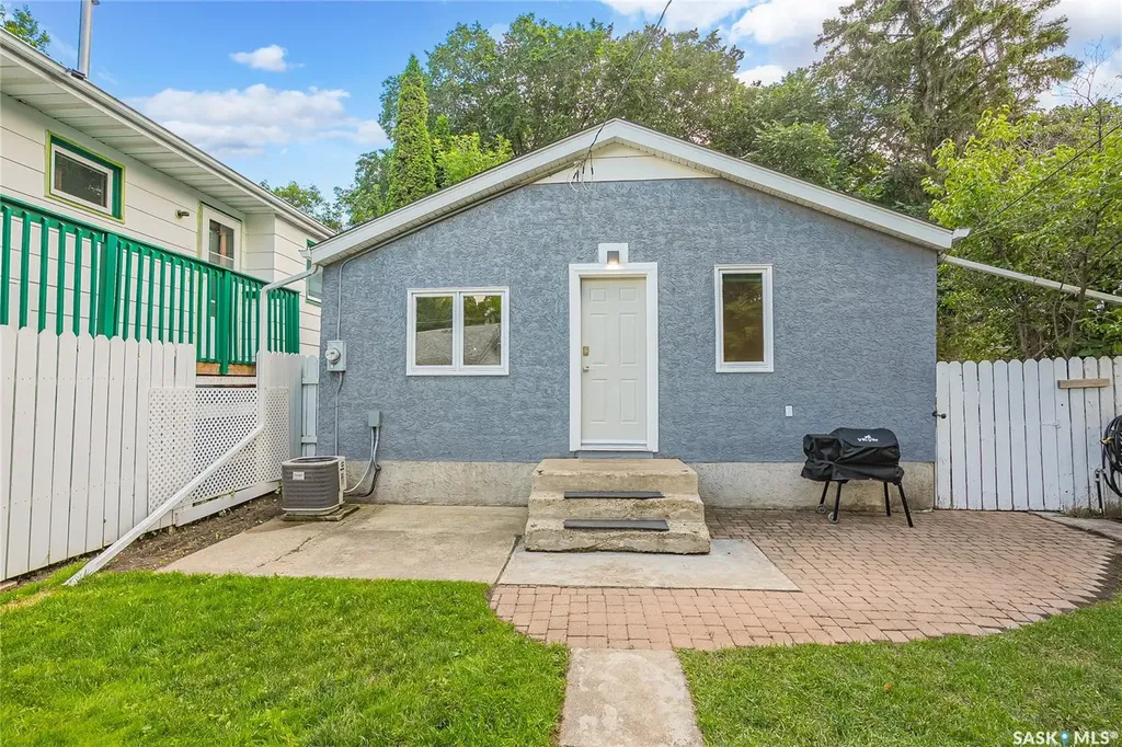837 5th Street E Saskatoon SK S7H 1G8