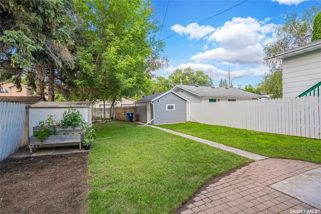 837 5th Street E Saskatoon SK S7H 1G8