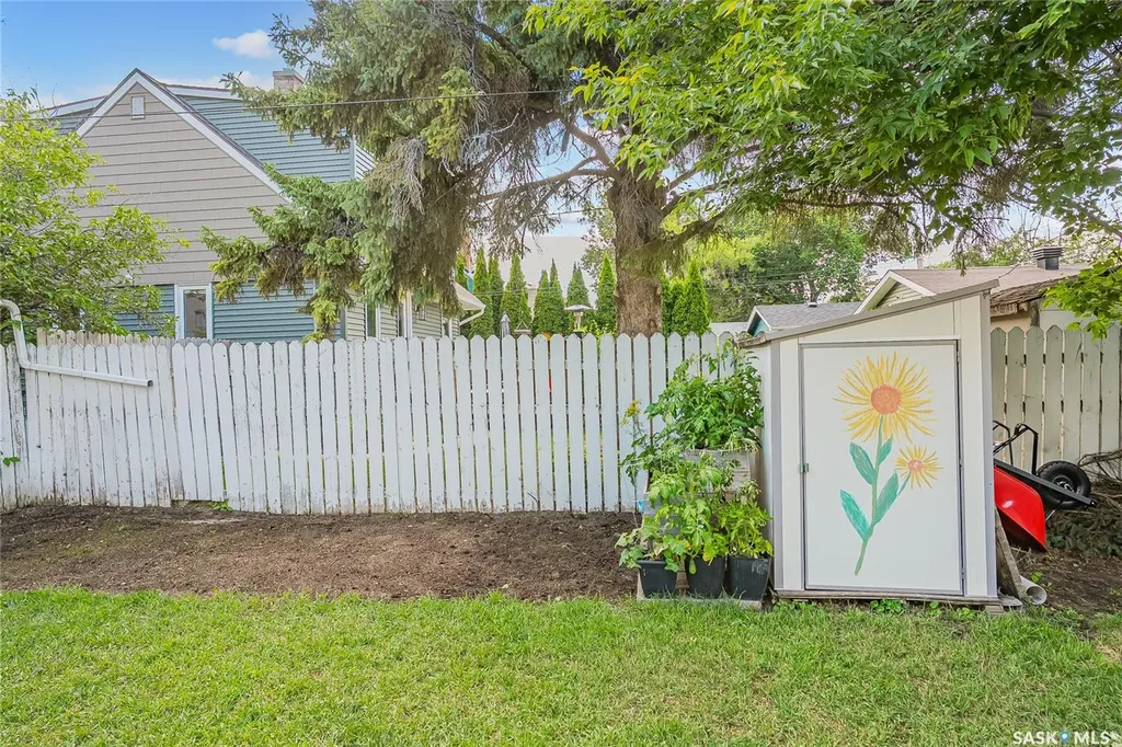 837 5th Street E Saskatoon SK S7H 1G8