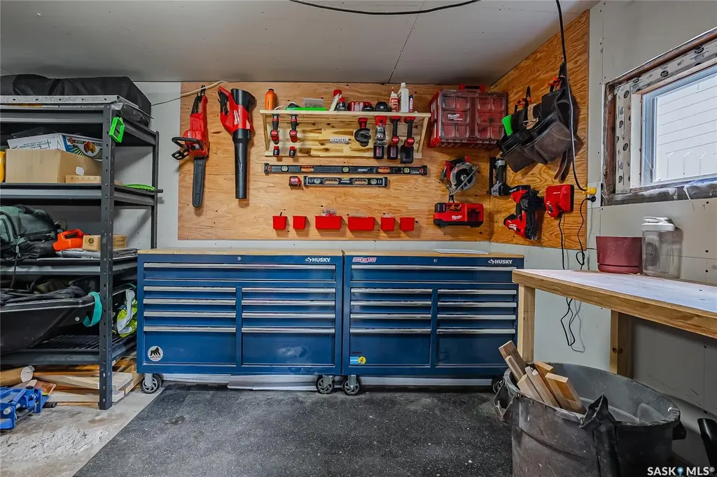 837 5th Street E Saskatoon SK S7H 1G8