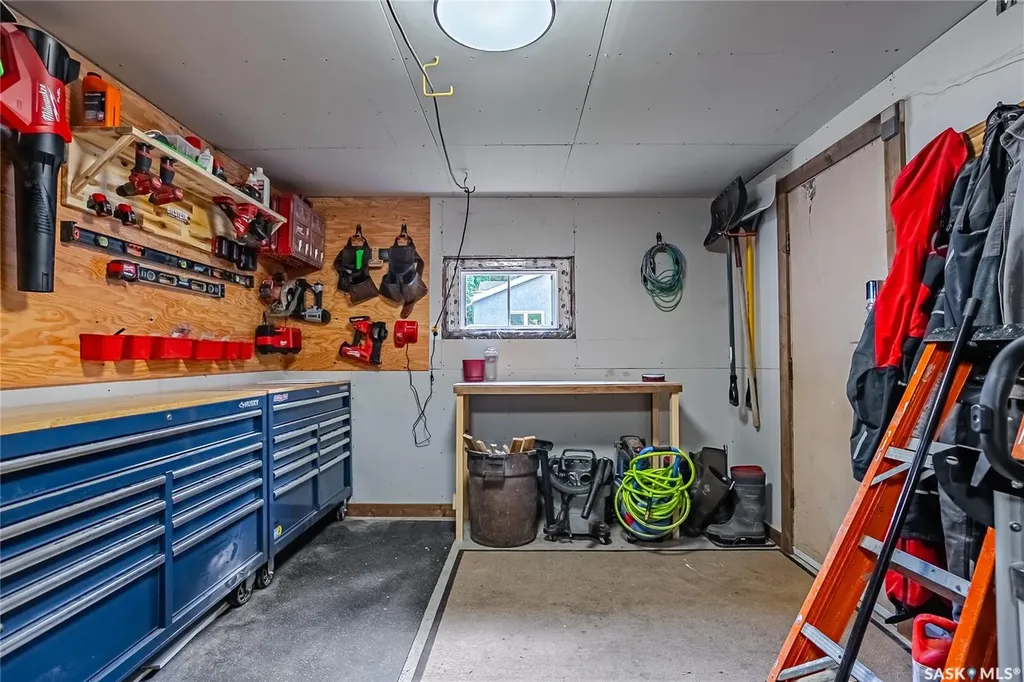837 5th Street E Saskatoon SK S7H 1G8