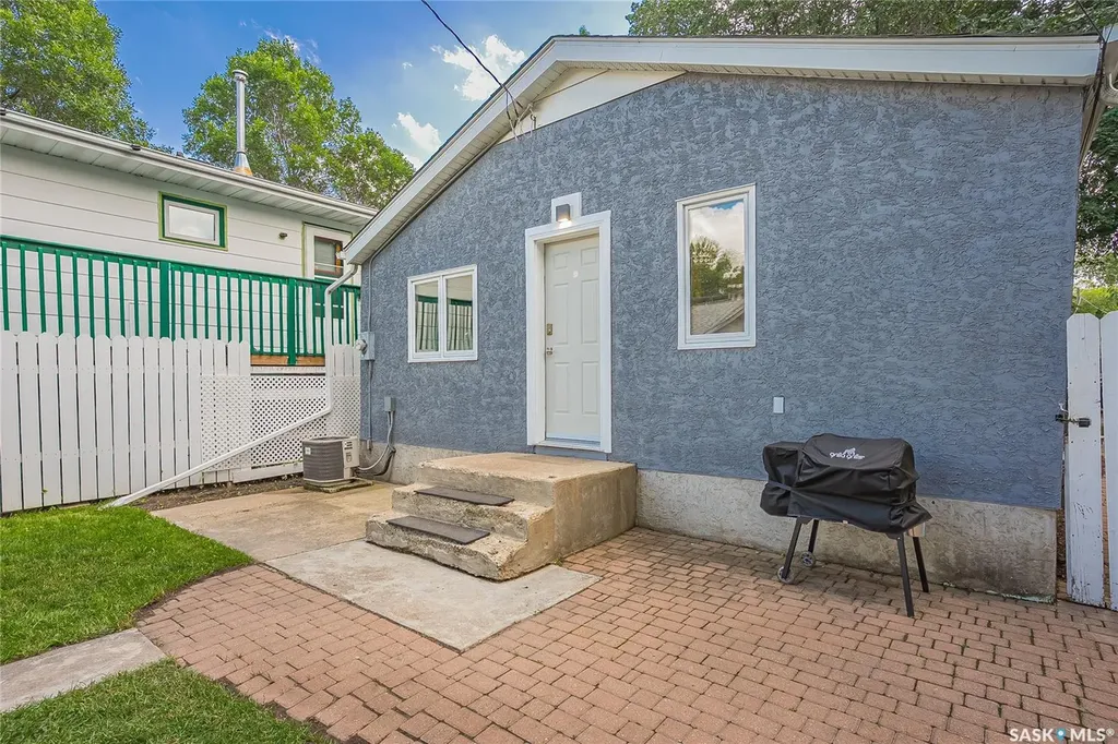 837 5th Street E Saskatoon SK S7H 1G8