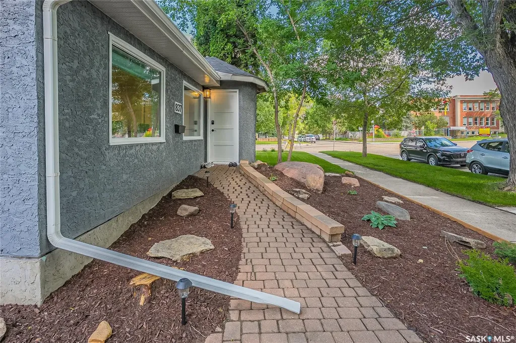 837 5th Street E Saskatoon SK S7H 1G8
