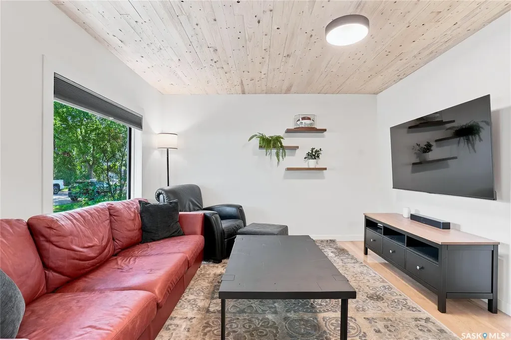 837 5th Street E Saskatoon SK S7H 1G8