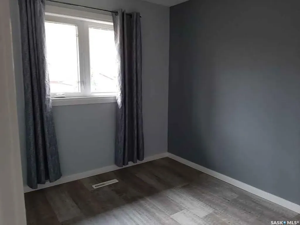 3307/3309 Dawson Crescent Regina SK S4R 3V6