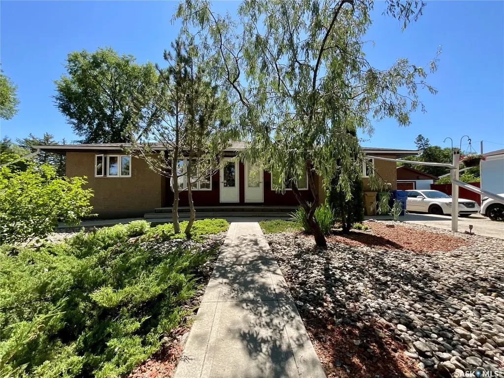 3307/3309 Dawson Crescent Regina SK S4R 3V6