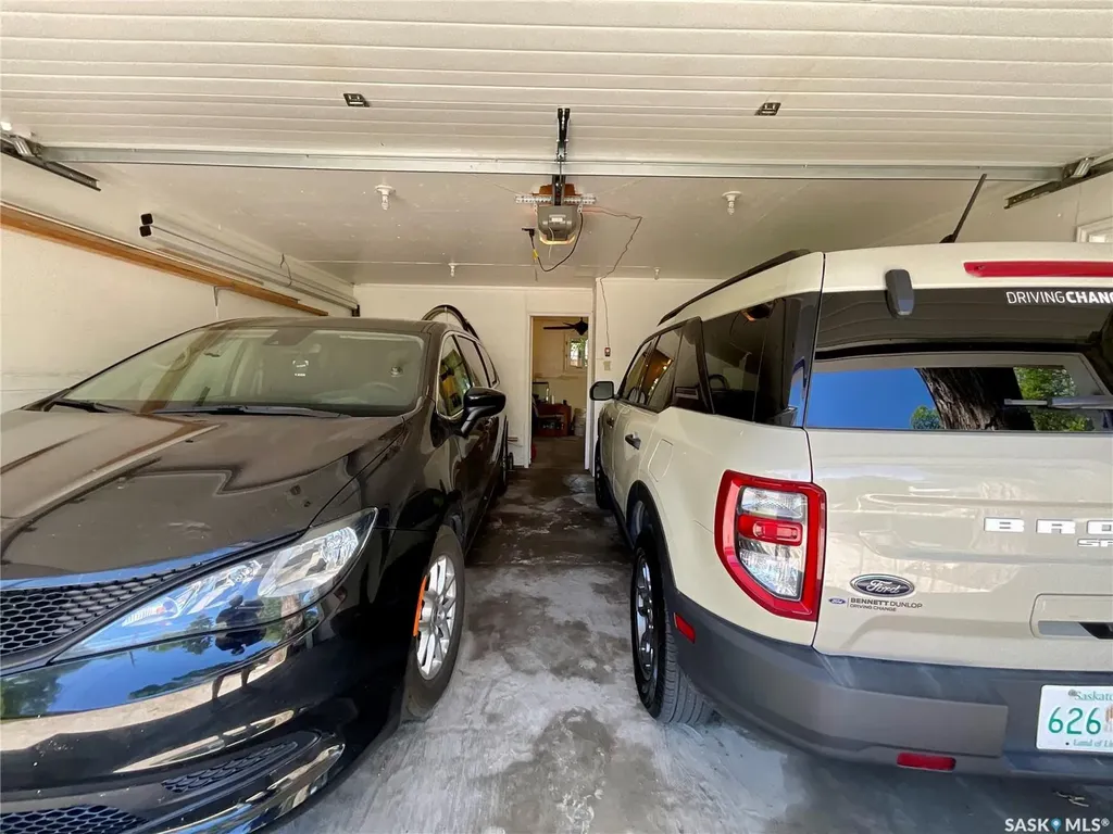 3307/3309 Dawson Crescent Regina SK S4R 3V6