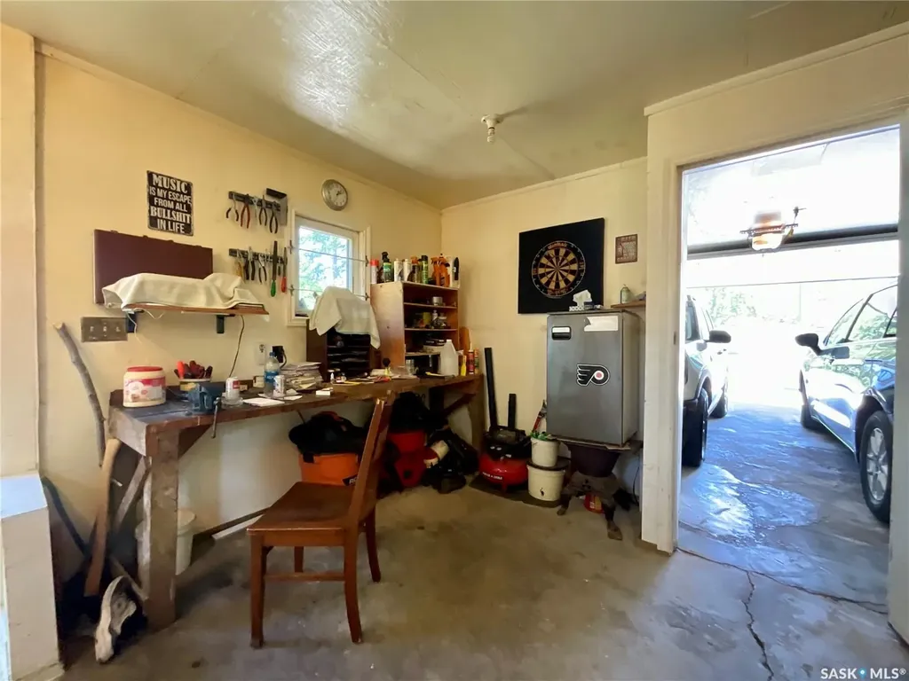 3307/3309 Dawson Crescent Regina SK S4R 3V6