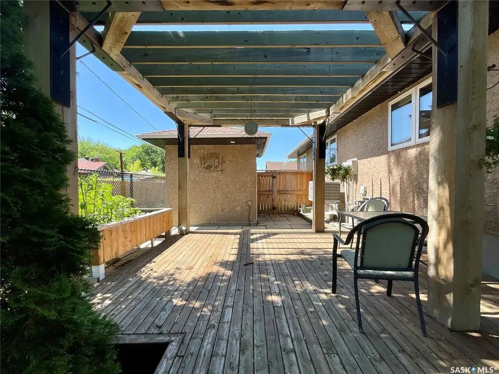 3307/3309 Dawson Crescent Regina SK S4R 3V6