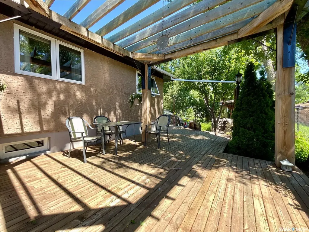 3307/3309 Dawson Crescent Regina SK S4R 3V6