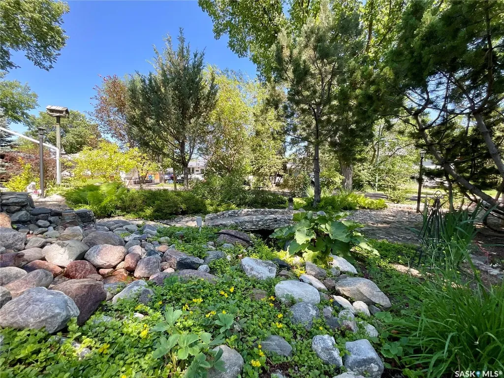 3307/3309 Dawson Crescent Regina SK S4R 3V6