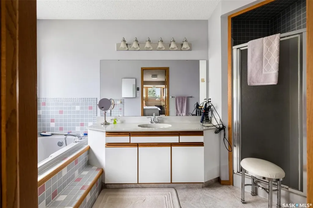 1346 Wascana Highlands Regina SK S4V 2J9