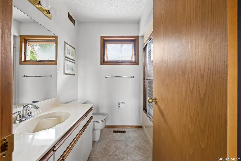 1346 Wascana Highlands Regina SK S4V 2J9