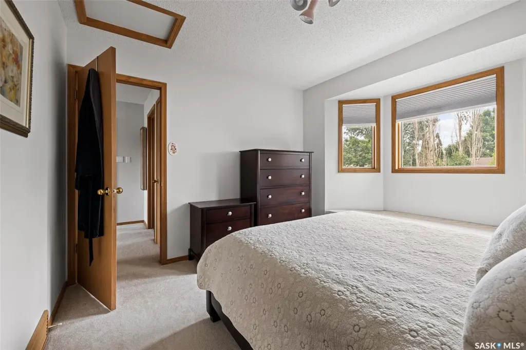1346 Wascana Highlands Regina SK S4V 2J9