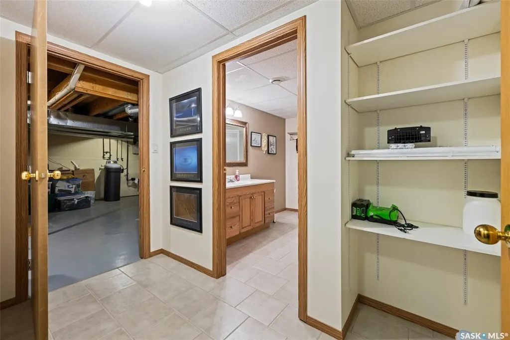 1346 Wascana Highlands Regina SK S4V 2J9