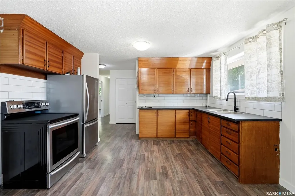 2525 Mcpherson Avenue Saskatoon SK S7J 0T2