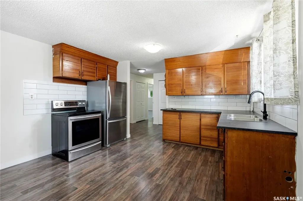 2525 Mcpherson Avenue Saskatoon SK S7J 0T2