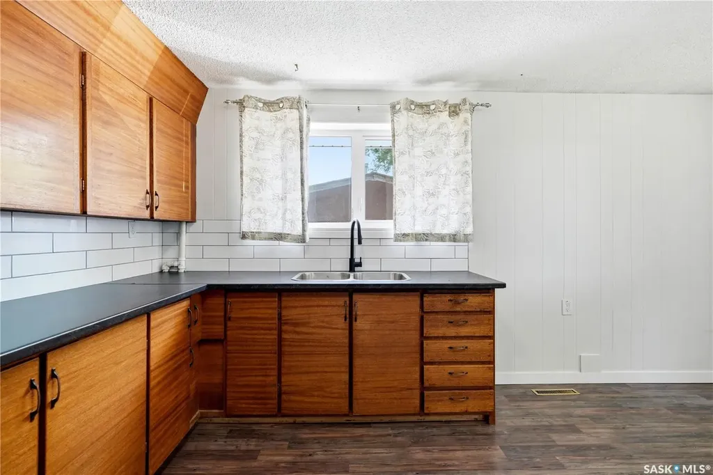2525 Mcpherson Avenue Saskatoon SK S7J 0T2