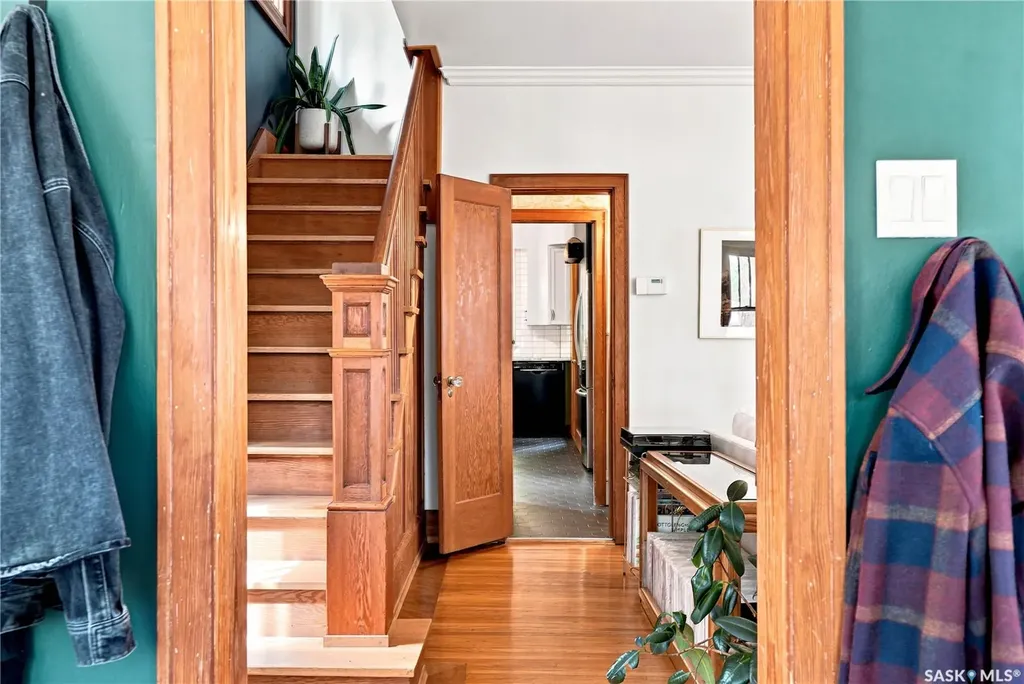 322 29th Street W Saskatoon SK S7L 0M1