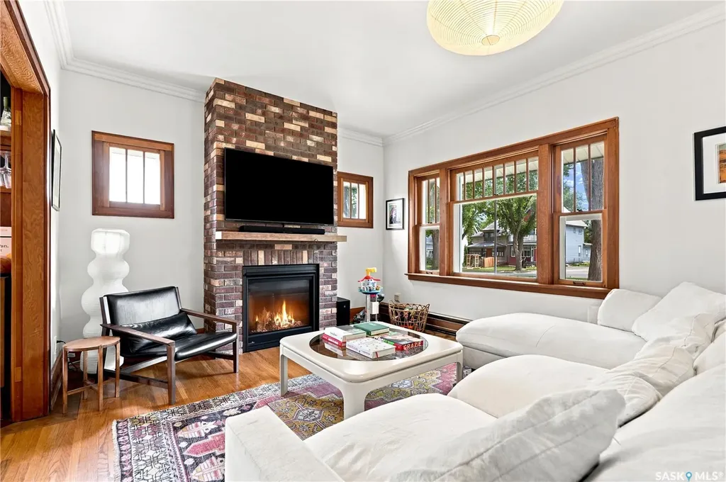 322 29th Street W Saskatoon SK S7L 0M1