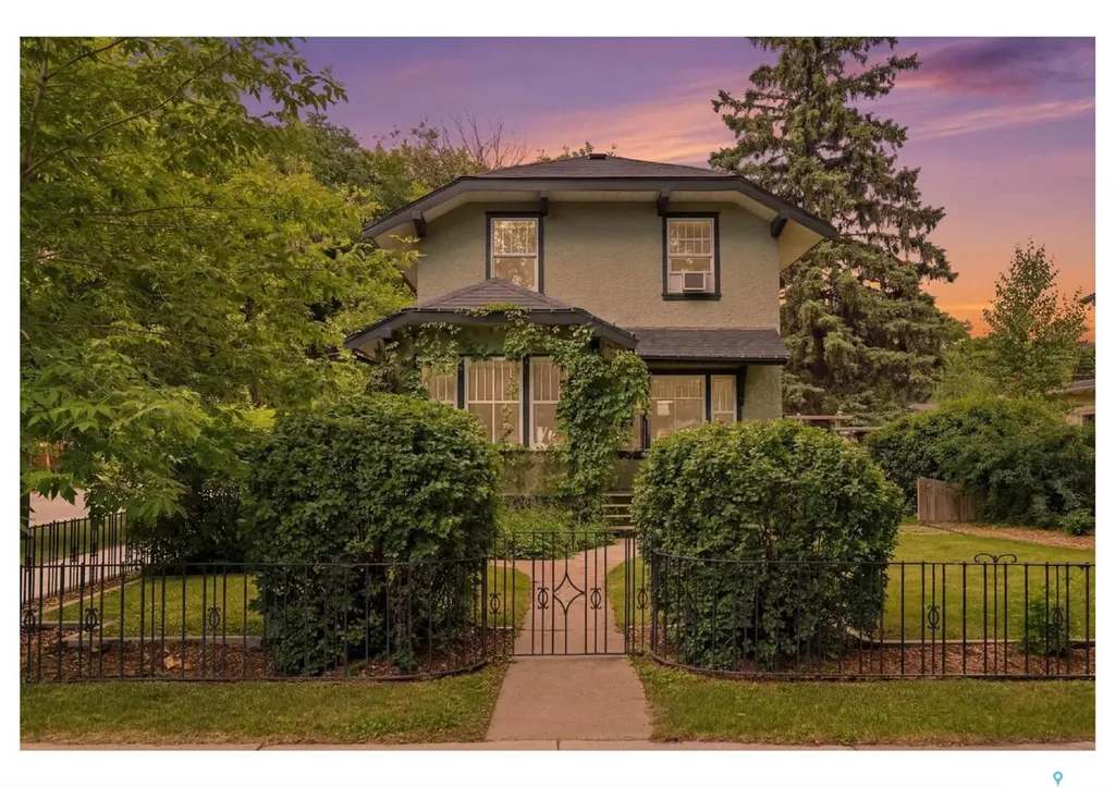 322 29th Street W Saskatoon SK S7L 0M1