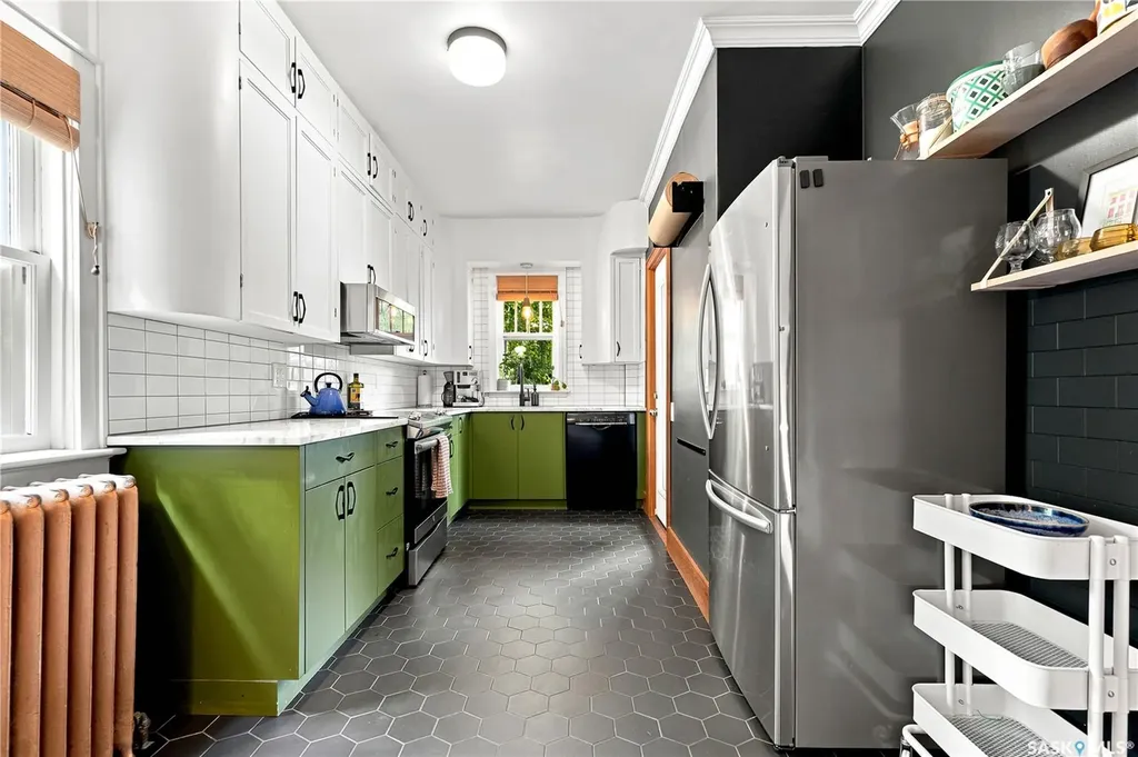 322 29th Street W Saskatoon SK S7L 0M1