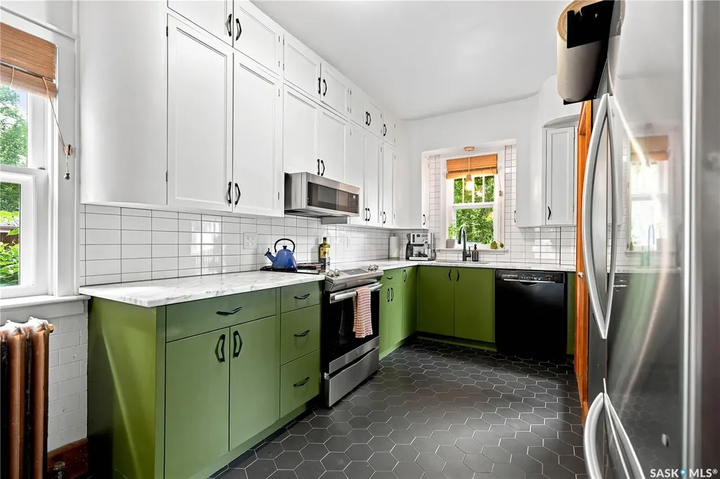 322 29th Street W Saskatoon SK S7L 0M1