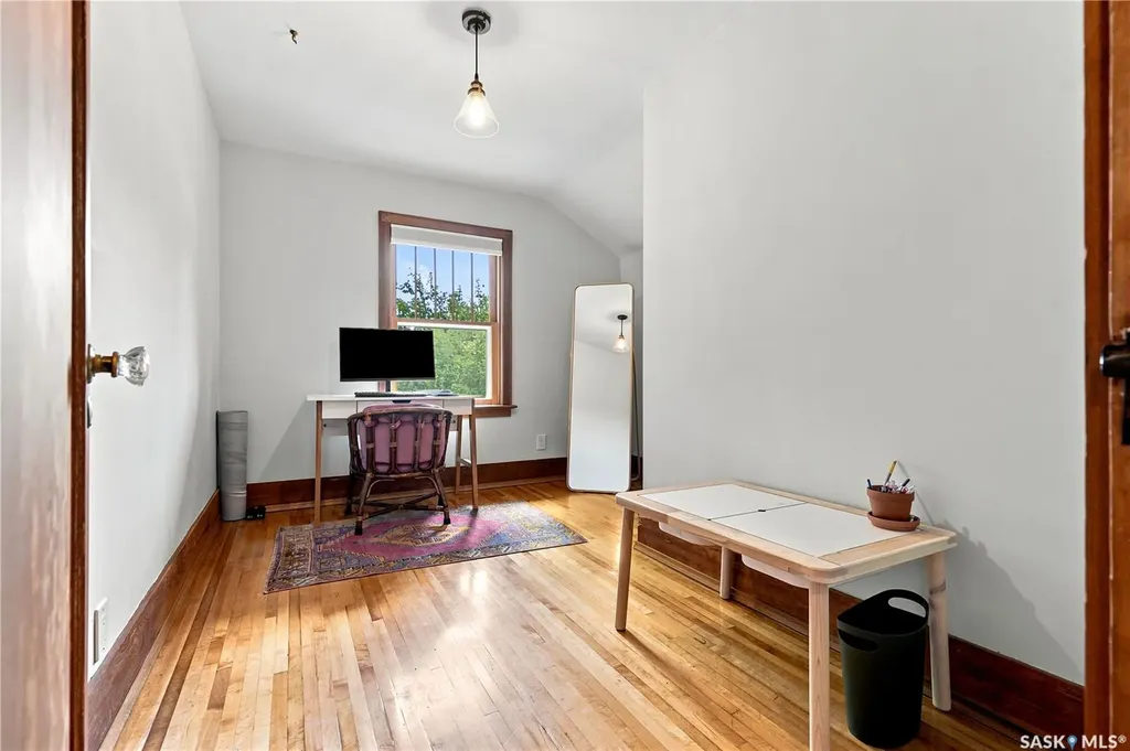 322 29th Street W Saskatoon SK S7L 0M1