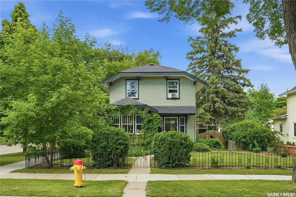 322 29th Street W Saskatoon SK S7L 0M1