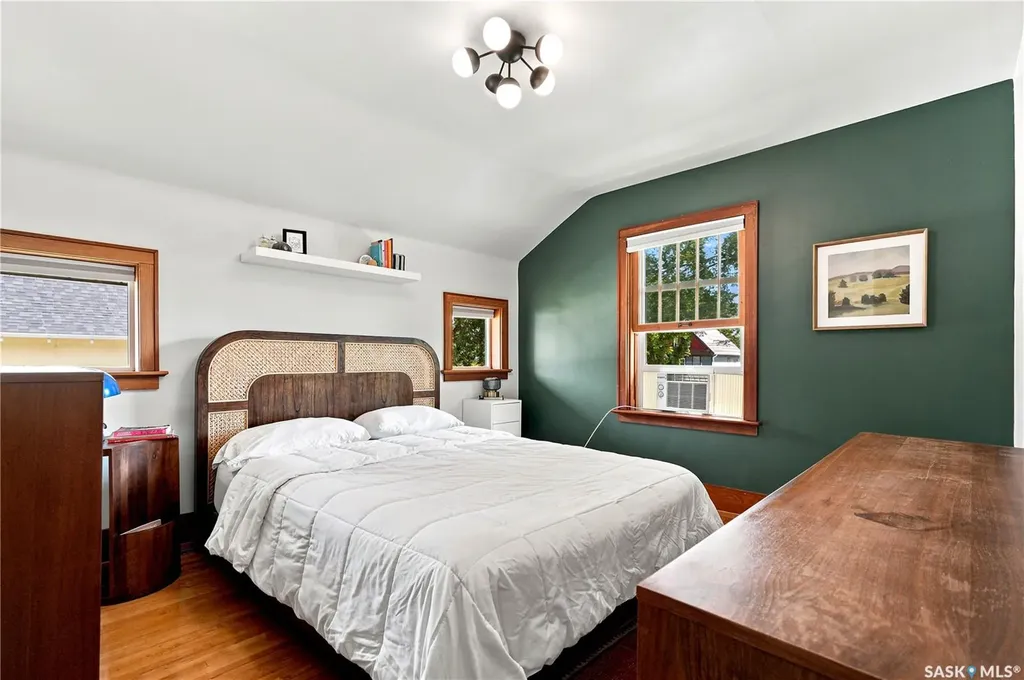 322 29th Street W Saskatoon SK S7L 0M1