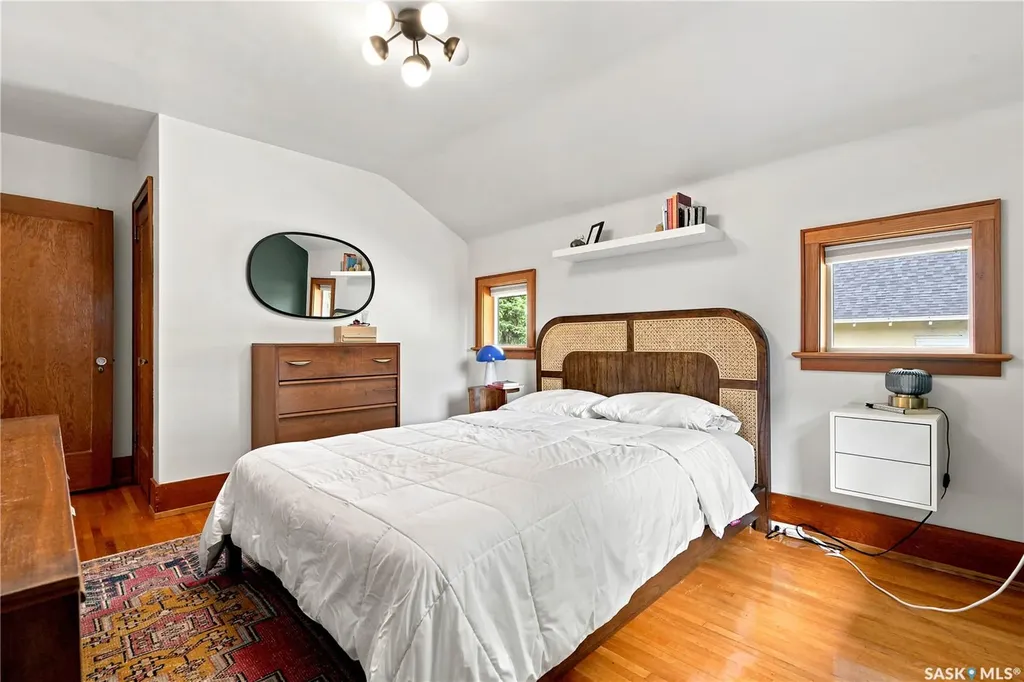 322 29th Street W Saskatoon SK S7L 0M1
