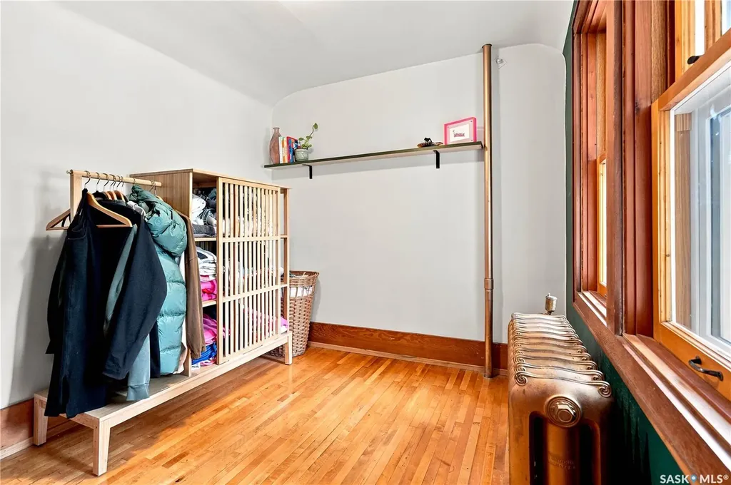 322 29th Street W Saskatoon SK S7L 0M1