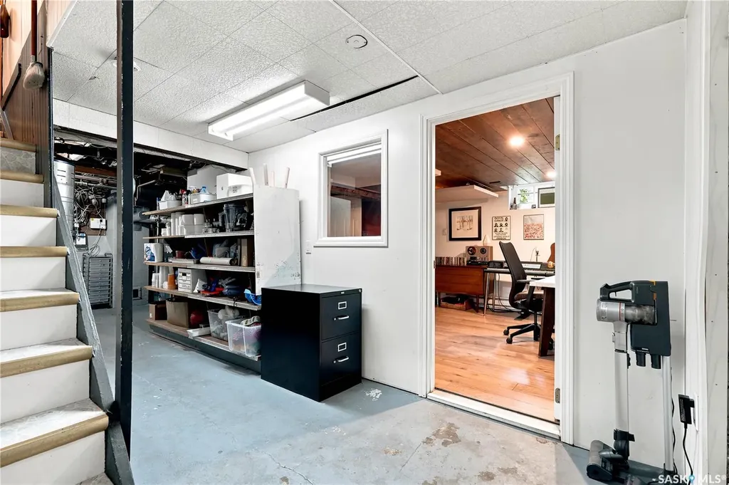 322 29th Street W Saskatoon SK S7L 0M1