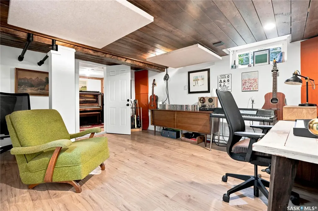 322 29th Street W Saskatoon SK S7L 0M1