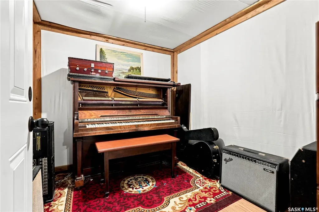 322 29th Street W Saskatoon SK S7L 0M1