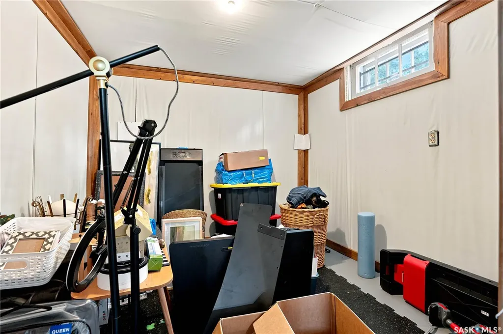322 29th Street W Saskatoon SK S7L 0M1