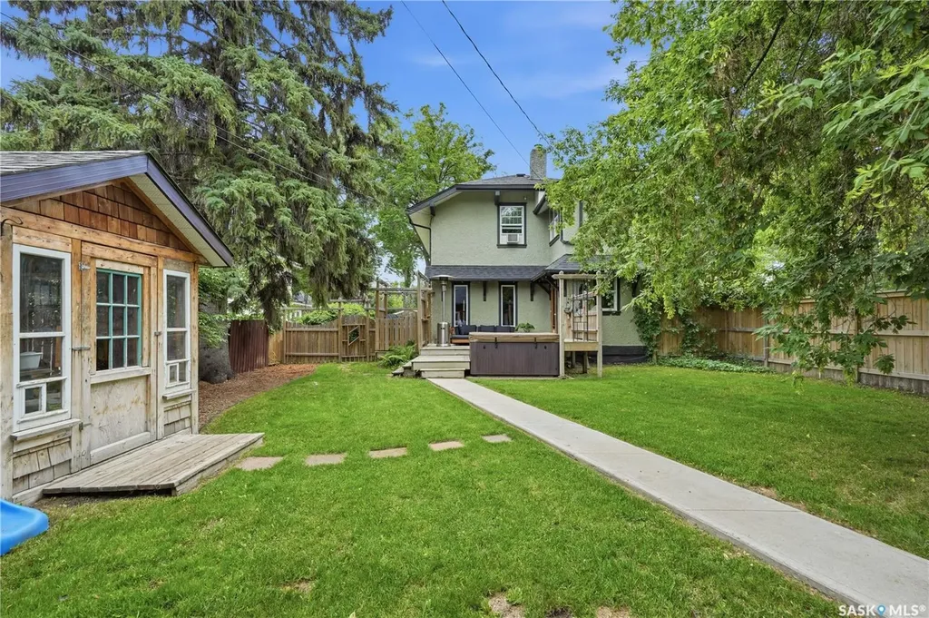 322 29th Street W Saskatoon SK S7L 0M1