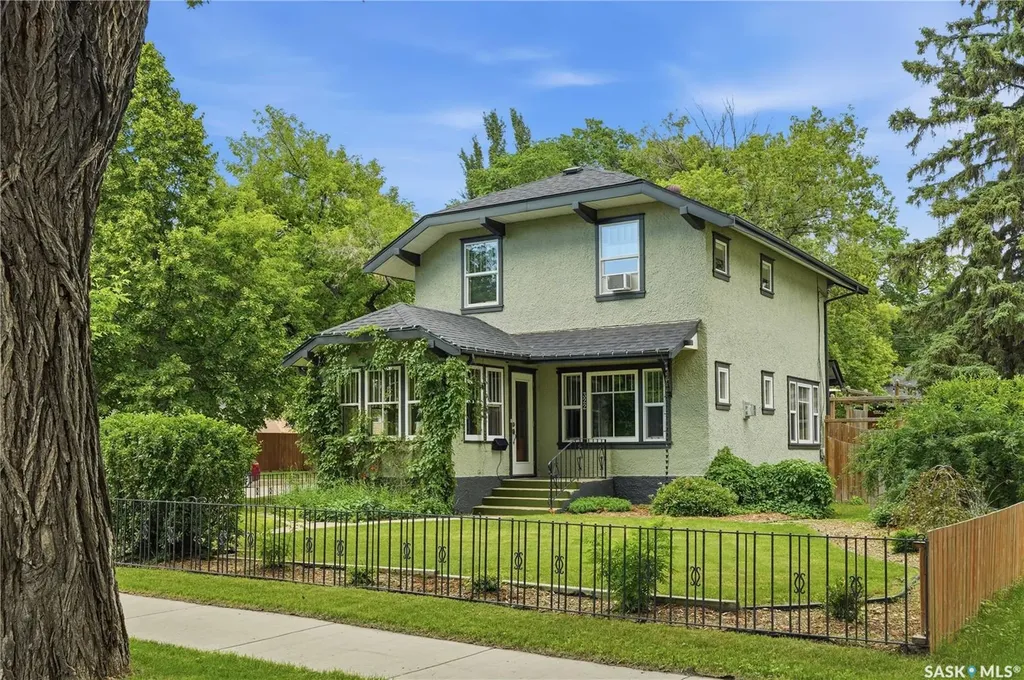 322 29th Street W Saskatoon SK S7L 0M1