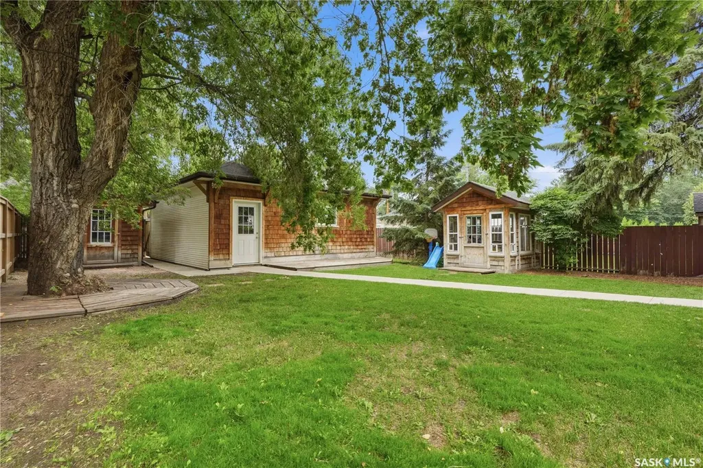 322 29th Street W Saskatoon SK S7L 0M1