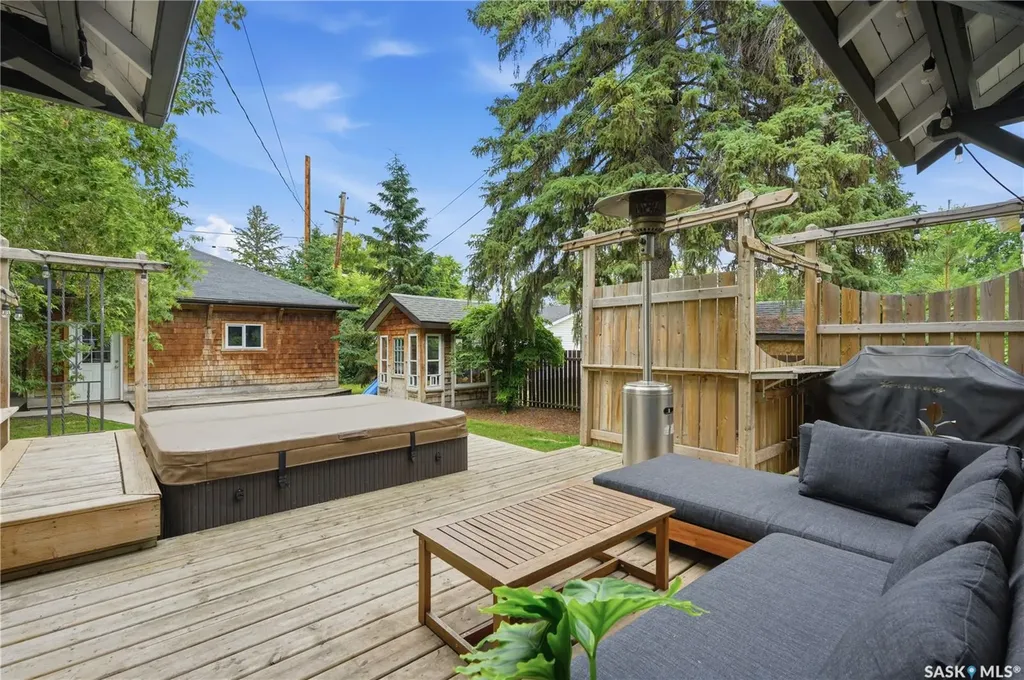 322 29th Street W Saskatoon SK S7L 0M1
