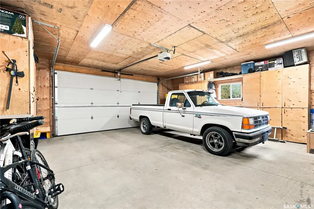 322 29th Street W Saskatoon SK S7L 0M1