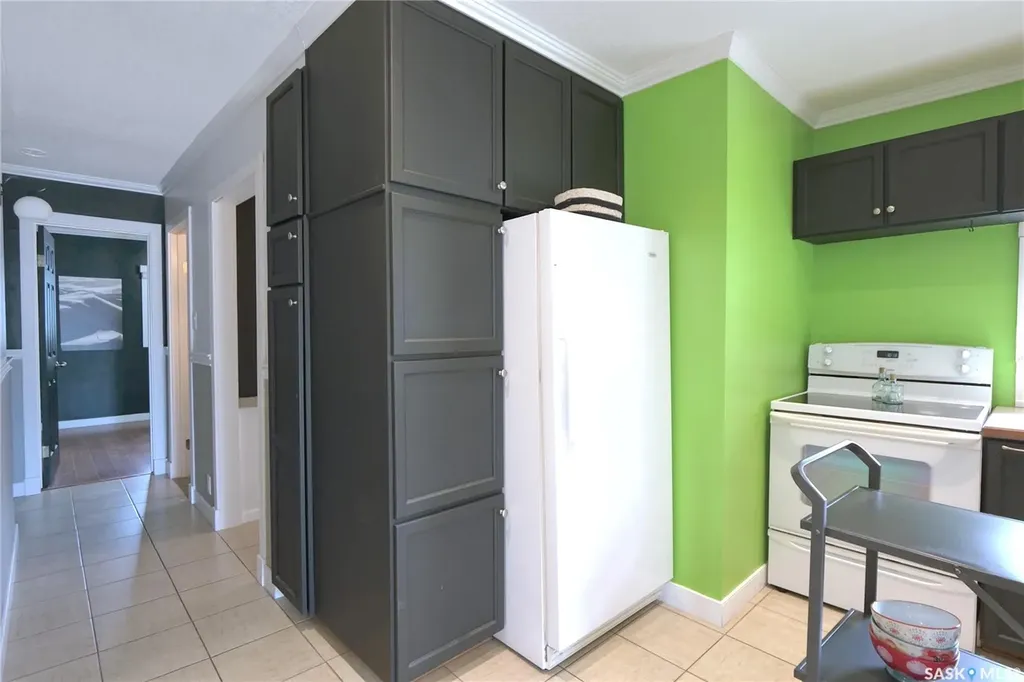 924 Hall Street W Moose Jaw SK S6H 2S4
