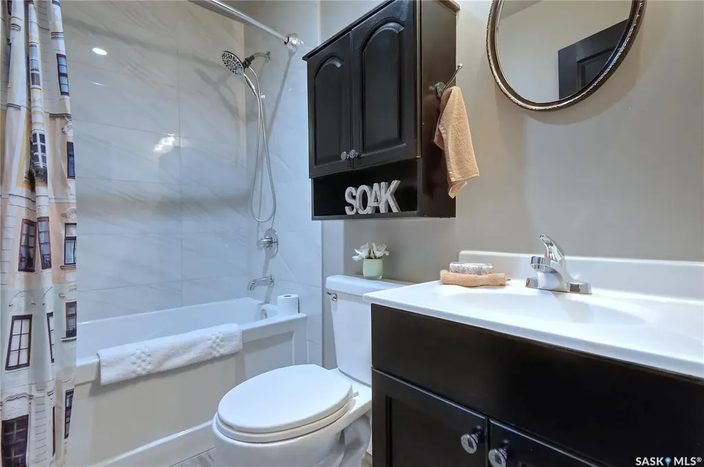 924 Hall Street W Moose Jaw SK S6H 2S4