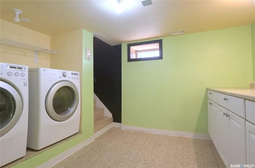 924 Hall Street W Moose Jaw SK S6H 2S4
